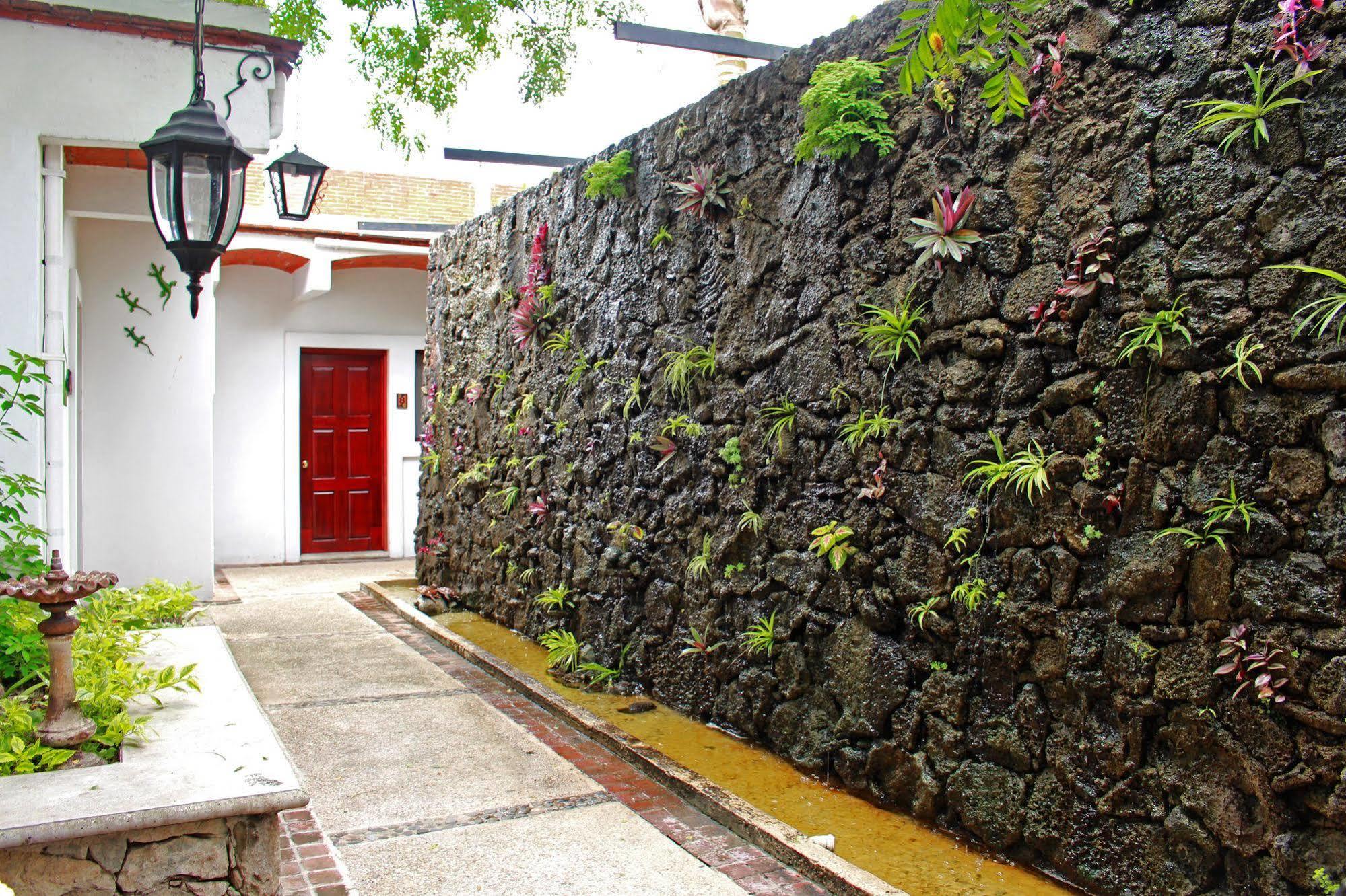 Mariposas & Hotel 3*